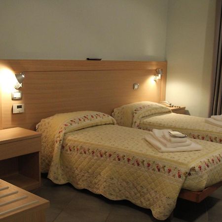 Albergo Verdi โนวีลิกูเร ภายนอก รูปภาพ